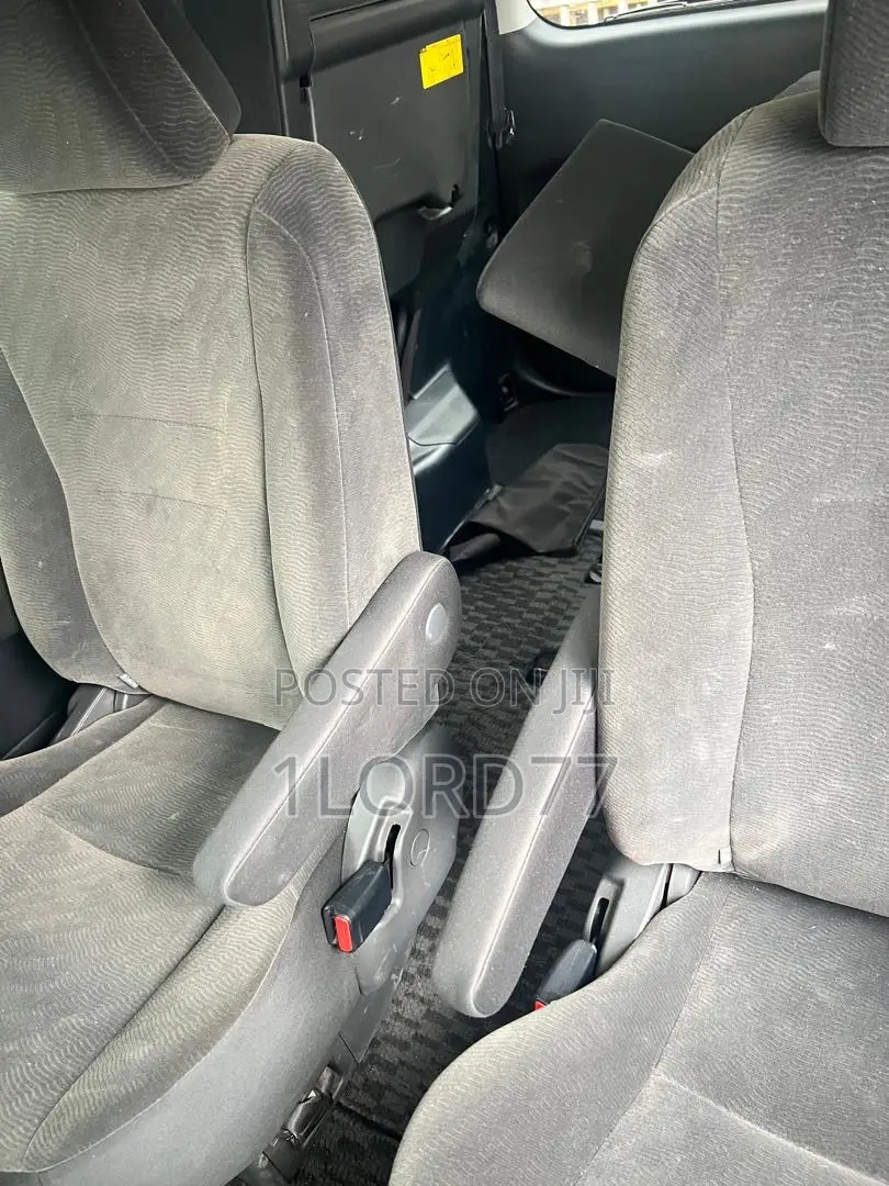 Toyota Voxy 2013 Black