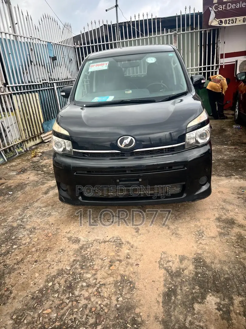 Toyota Voxy 2013 Black
