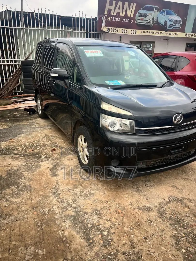 Toyota Voxy 2013 Black