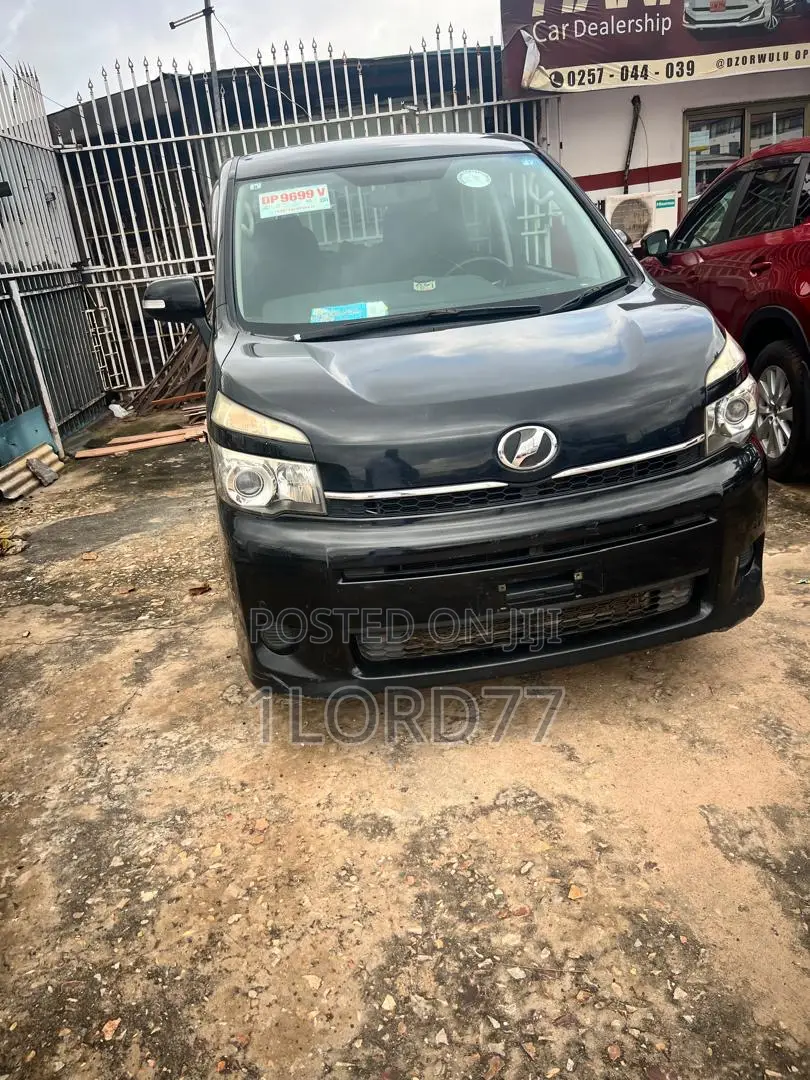 Toyota Voxy 2013 Black
