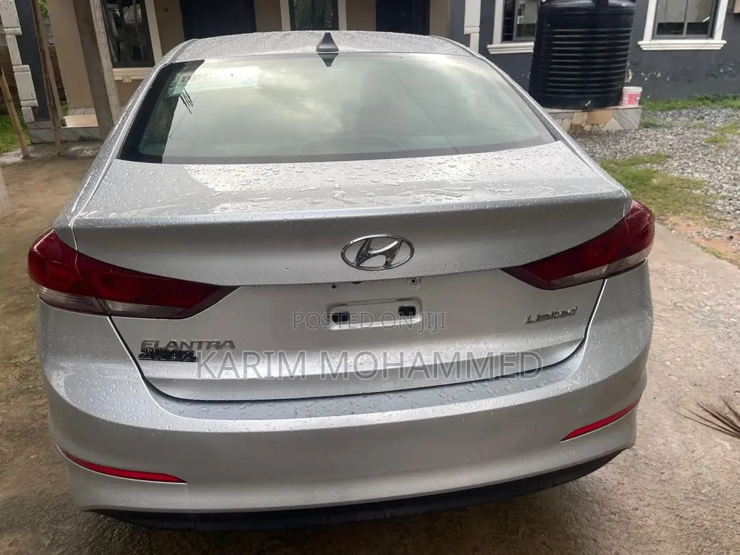 Hyundai Elantra Limited Sedan FWD (2.0L 4cyl 6A) 2017 Silver
