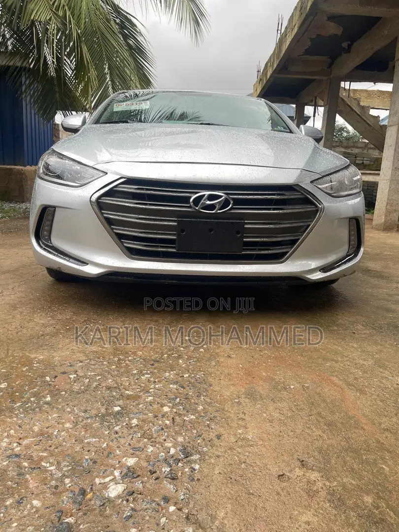 Hyundai Elantra Limited Sedan FWD (2.0L 4cyl 6A) 2017 Silver