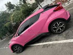 Toyota C-HR 2017 Pink