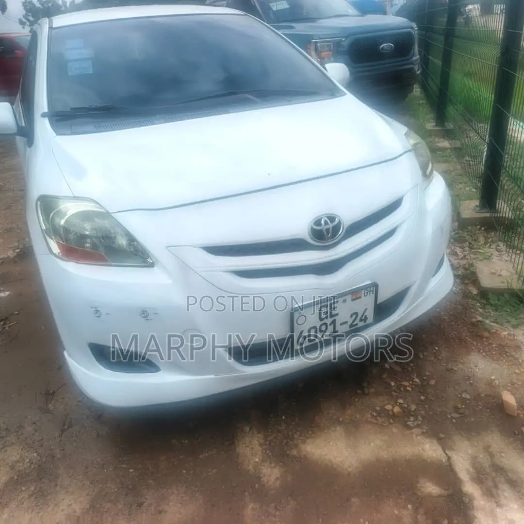 Toyota Yaris 2010 White