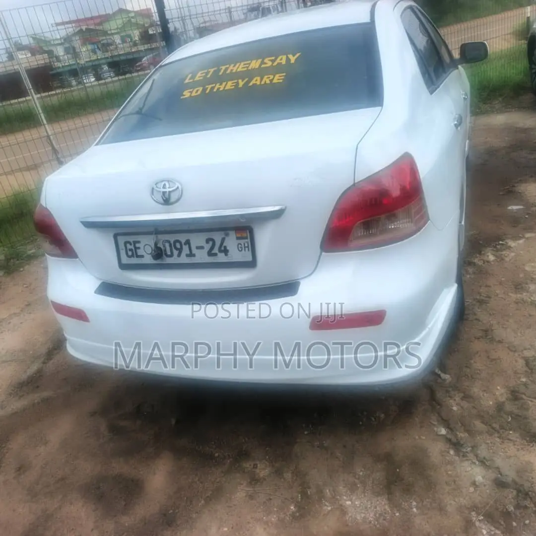 Toyota Yaris 2010 White