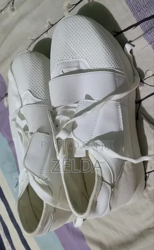 Weebo Sneakers