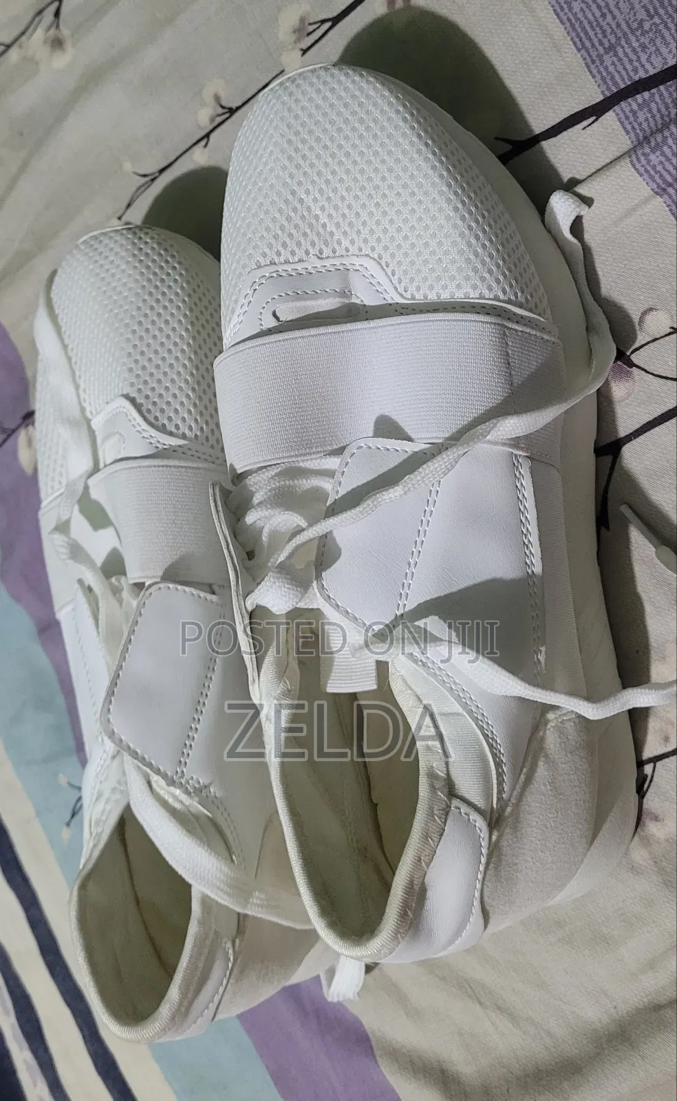 Weebo Sneakers