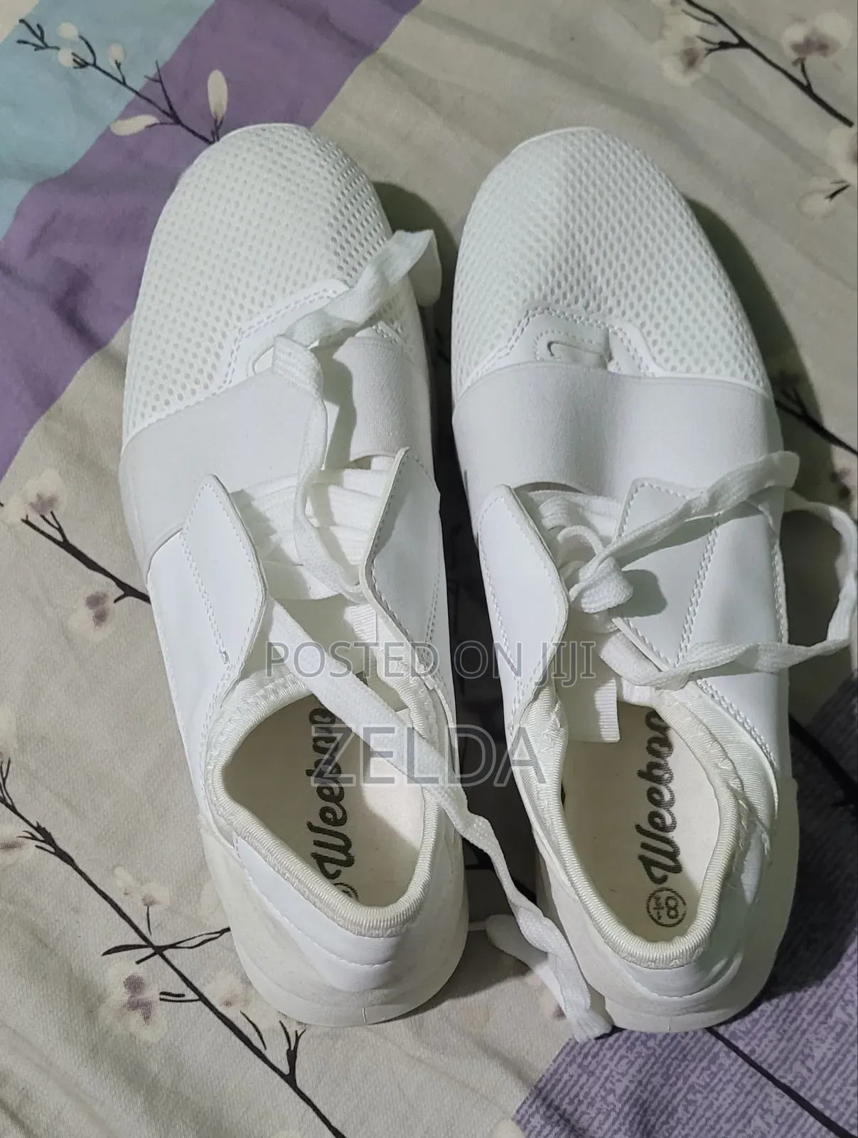 Weebo Sneakers