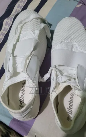 Weebo Sneakers