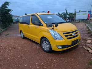 Hyundai Starex 2017 Yellow