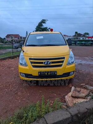 Hyundai Starex 2017 Yellow
