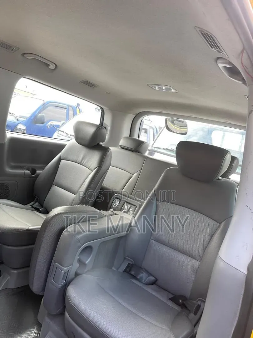 Hyundai Starex 2017 Yellow