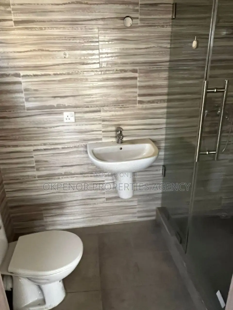 3bdrm House in East Airport, Accra Metropolitan for rent