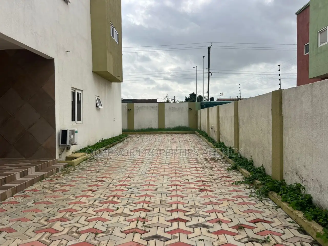 3bdrm House in East Airport, Accra Metropolitan for rent