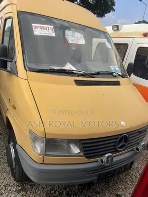 Mercedes-Benz Sprinter 1999 Yellow