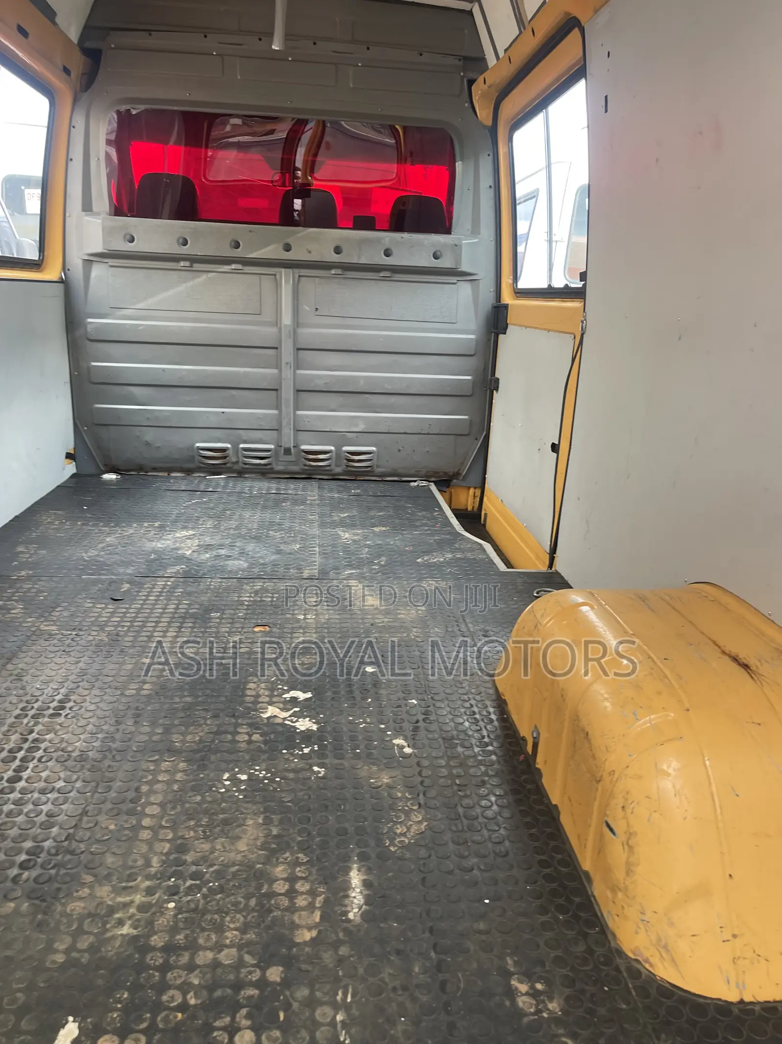 Mercedes-Benz Sprinter 1999 Yellow