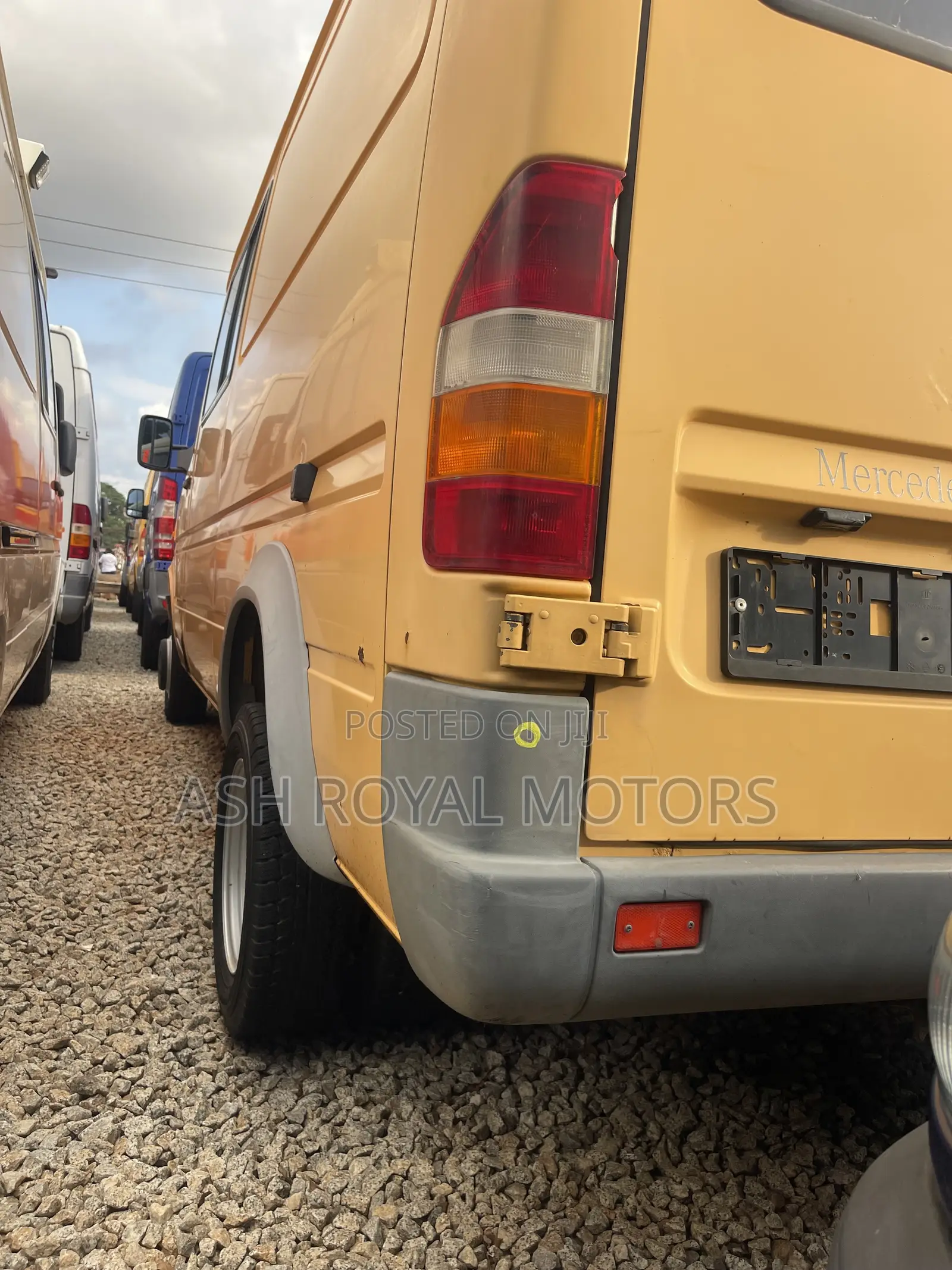 Mercedes-Benz Sprinter 1999 Yellow