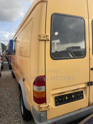 Mercedes-Benz Sprinter 1999 Yellow