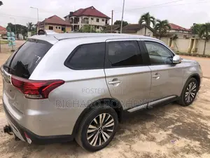 Mitsubishi Outlander 2019 Silver