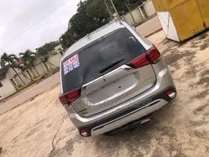 Mitsubishi Outlander 2019 Silver