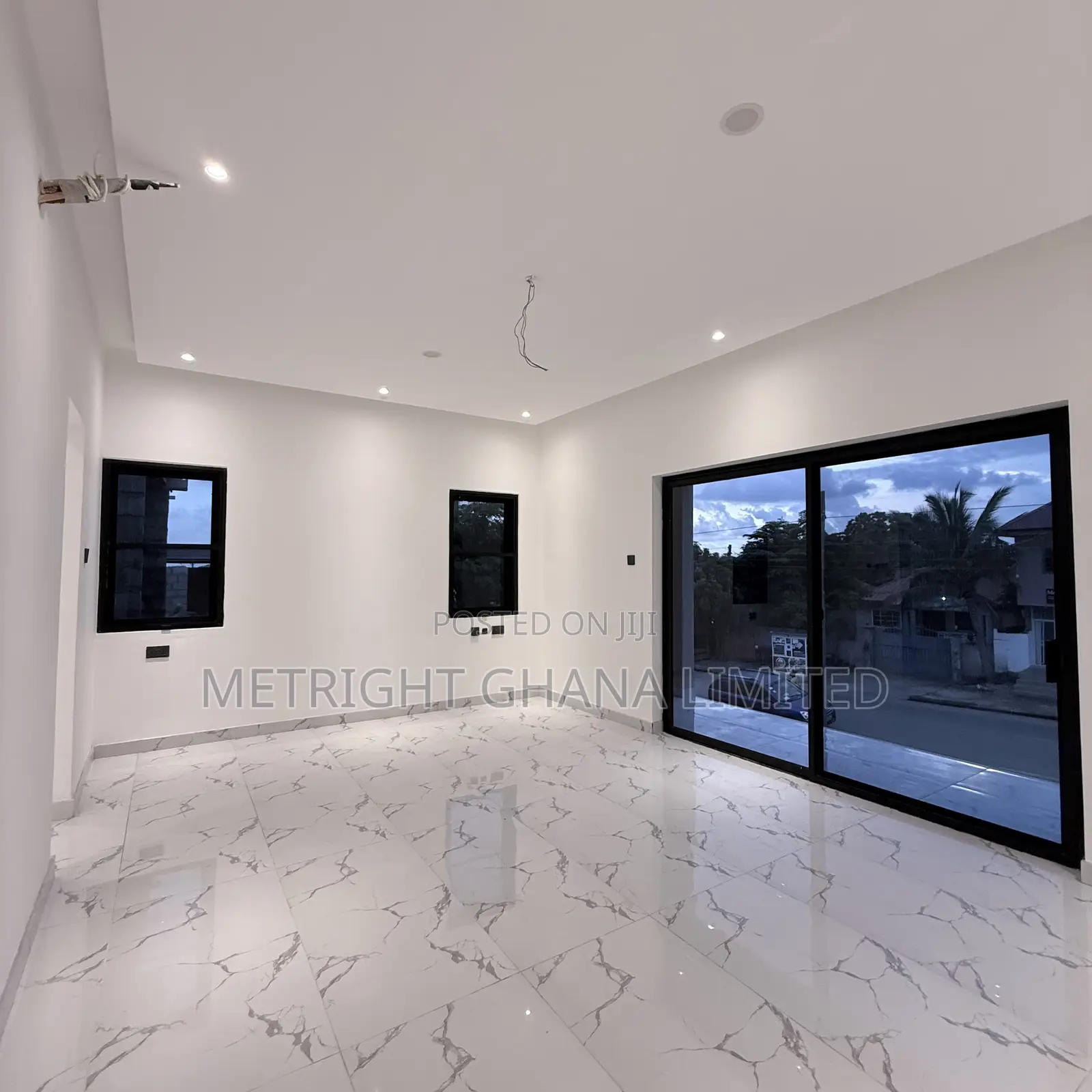 4bdrm Duplex in Metright Properties, Accra Metropolitan for sale