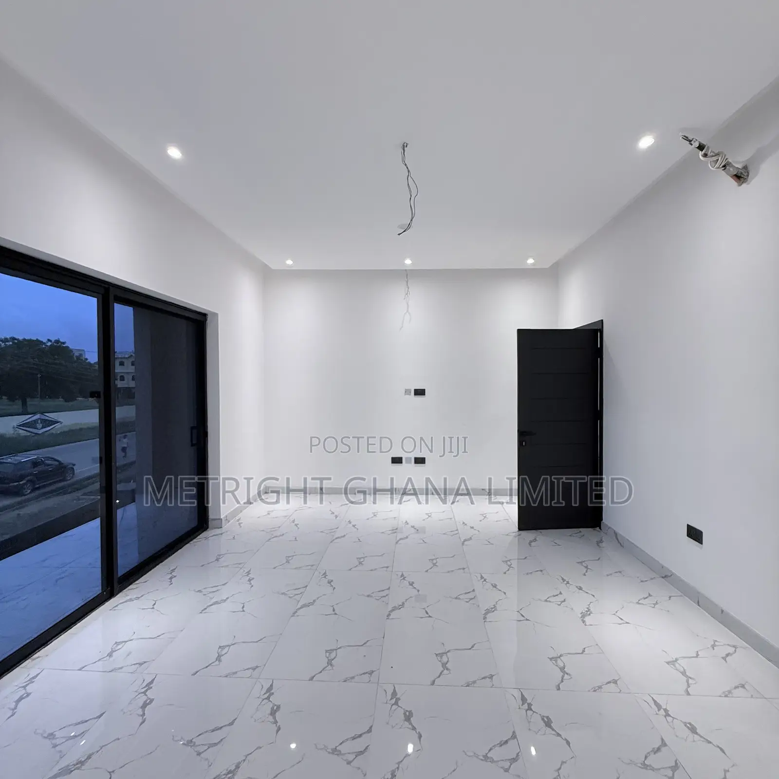 4bdrm Duplex in Metright Properties, Accra Metropolitan for sale
