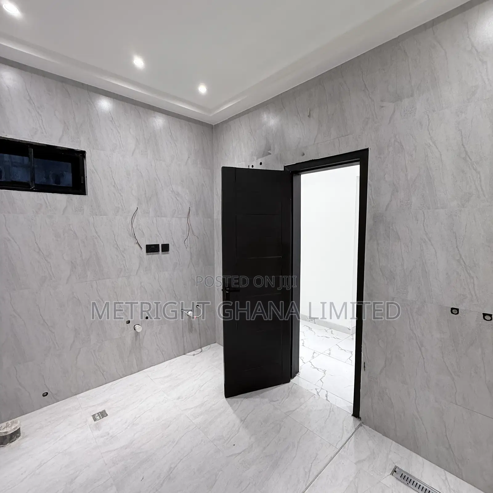 4bdrm Duplex in Metright Properties, Accra Metropolitan for sale