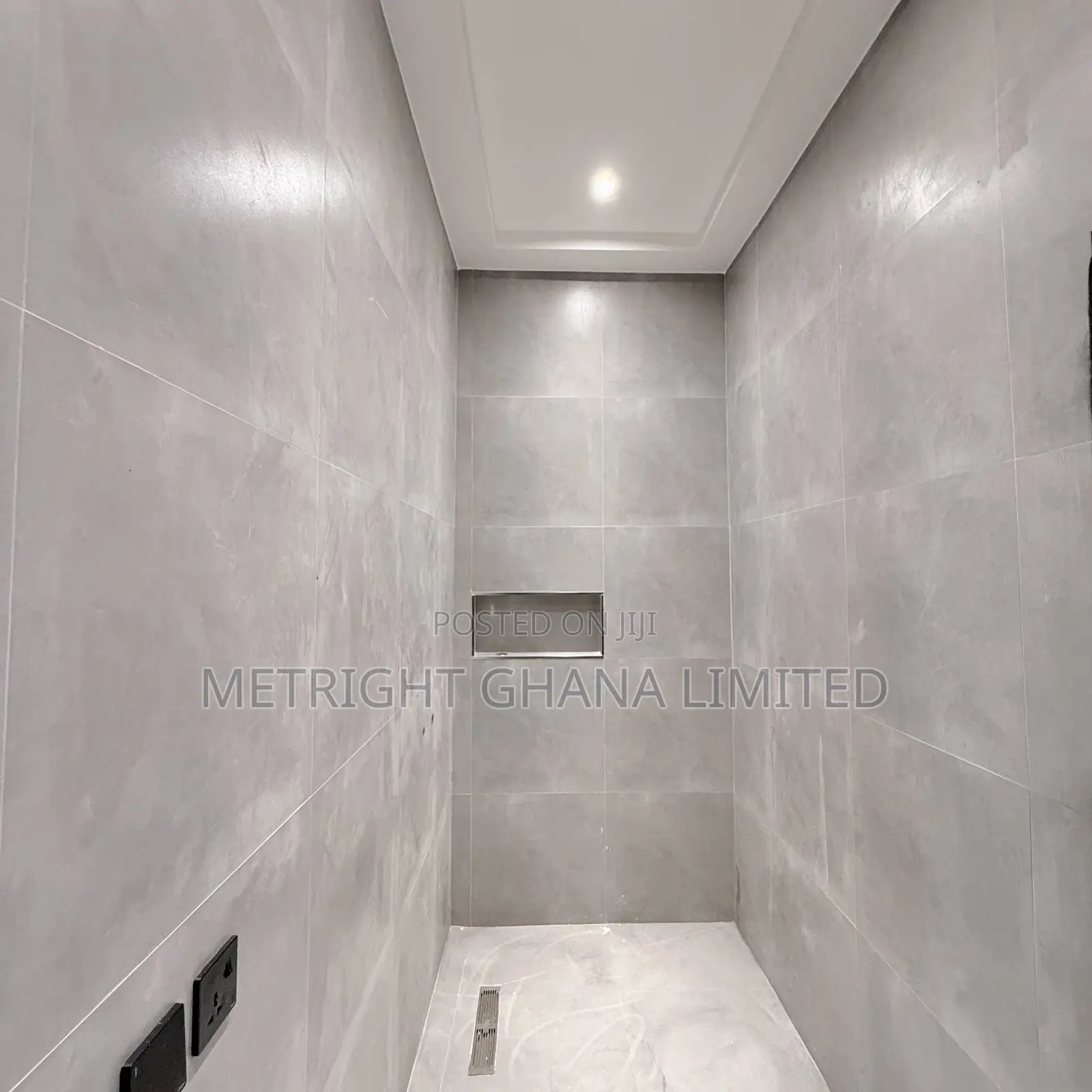 4bdrm Duplex in Metright Properties, Accra Metropolitan for sale