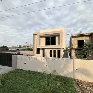 4bdrm Duplex in Metright Properties, Accra Metropolitan for sale