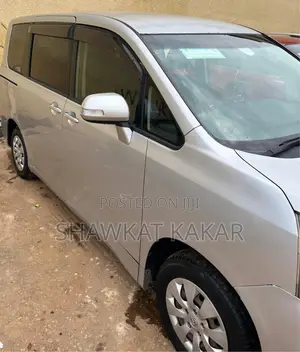 Toyota Voxy 2013 Silver