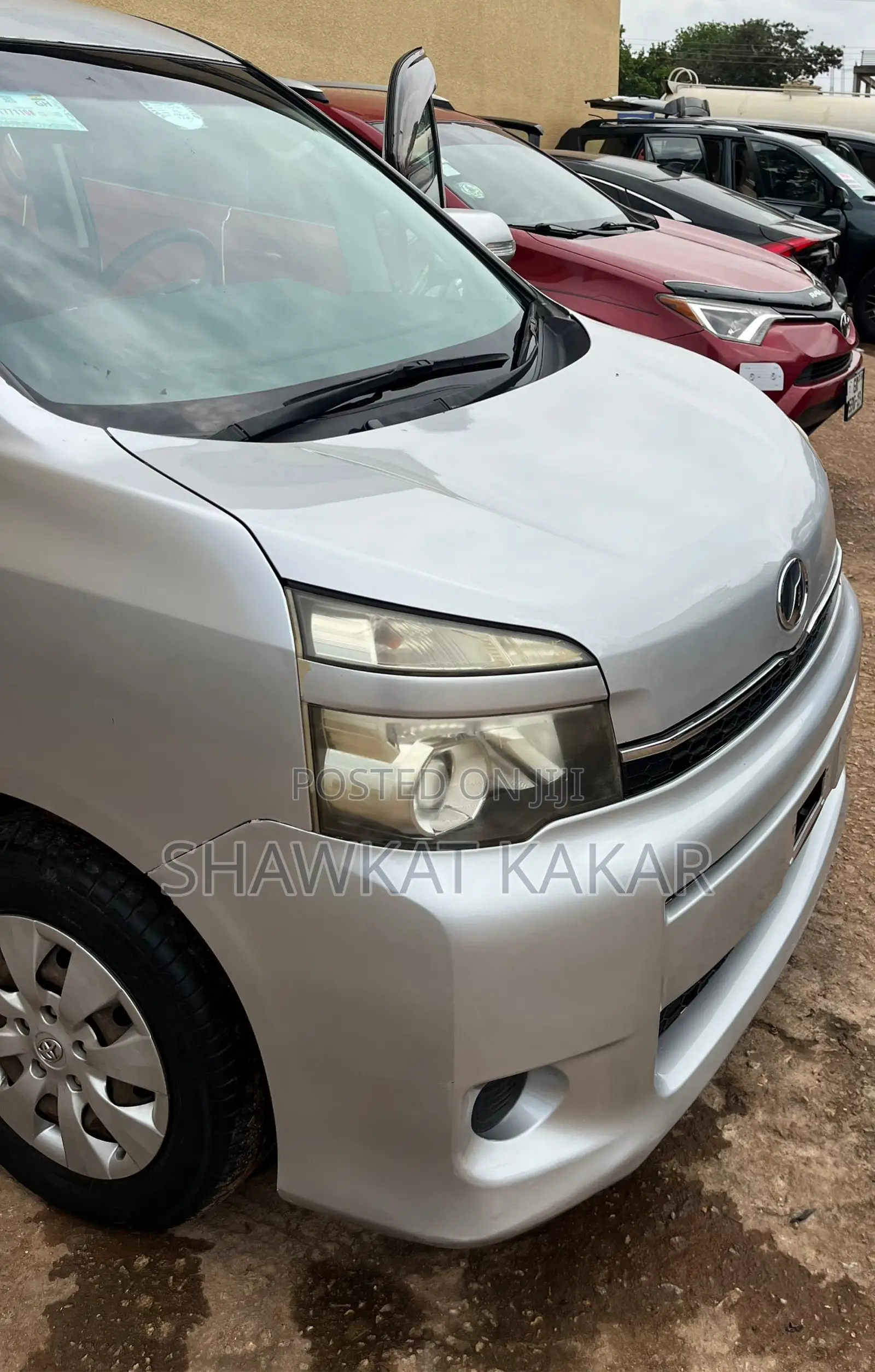 Toyota Voxy 2013 Silver