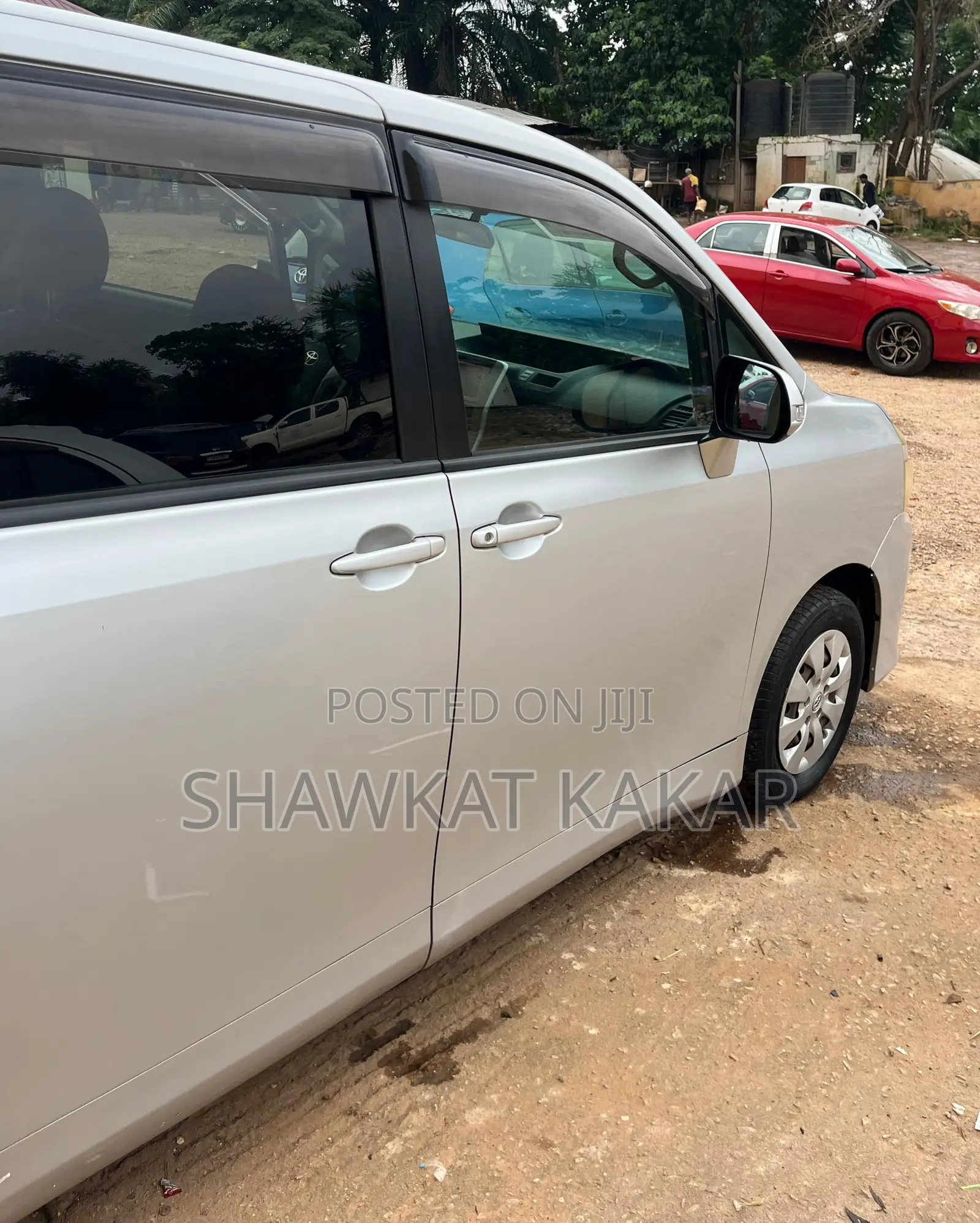 Toyota Voxy 2013 Silver