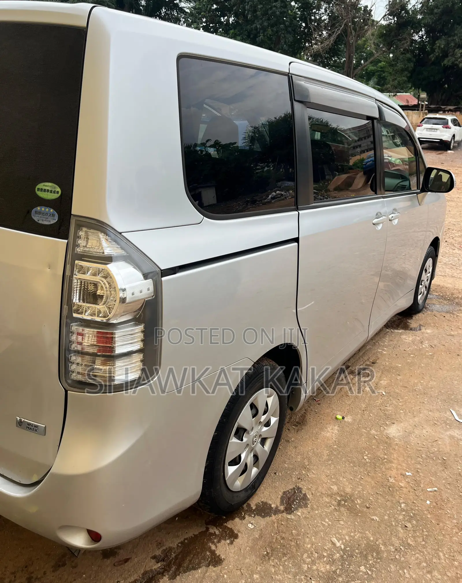 Toyota Voxy 2013 Silver