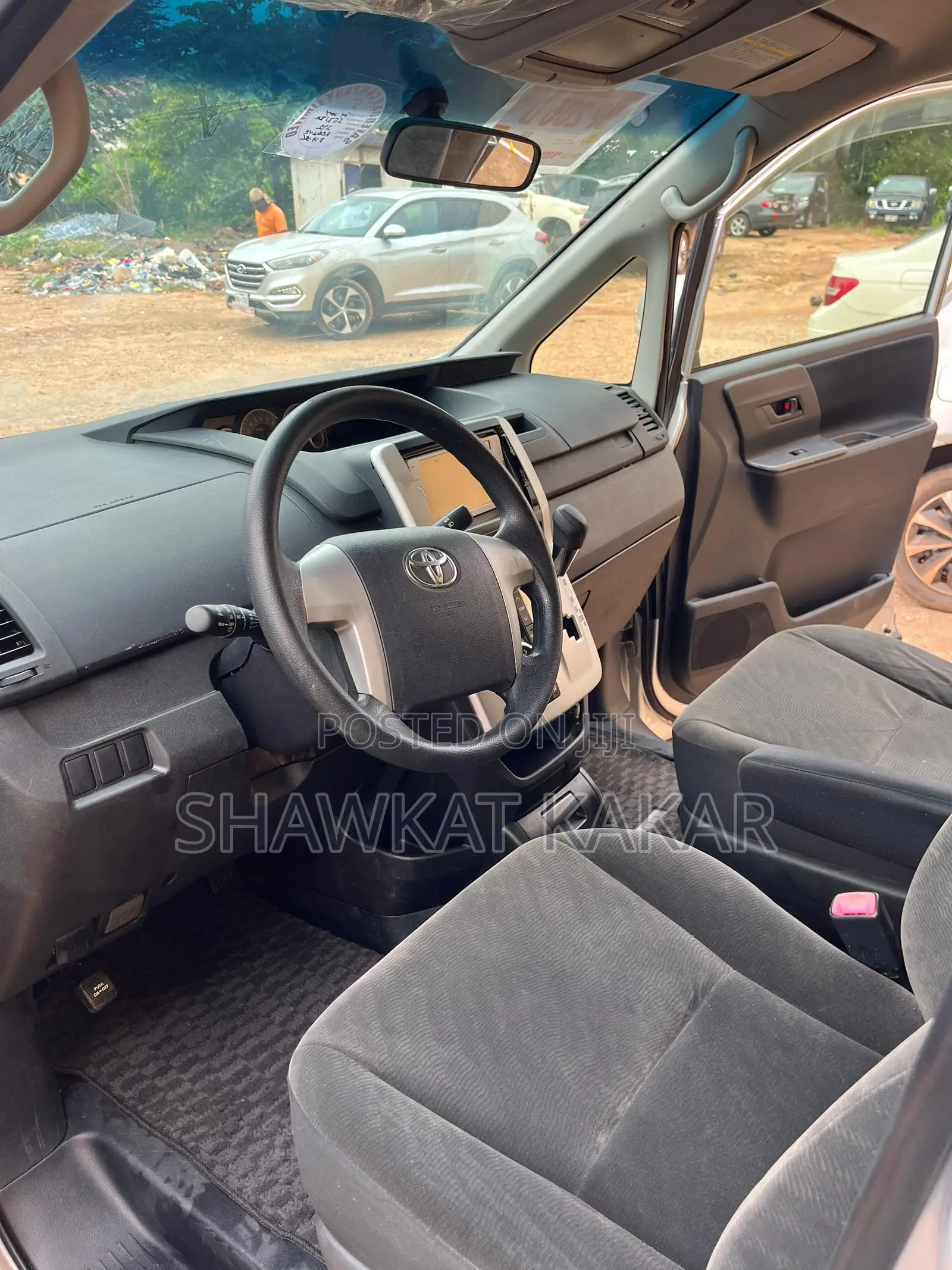 Toyota Voxy 2013 Silver