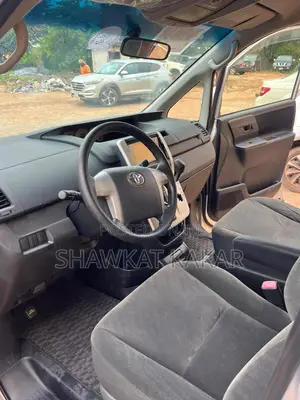 Toyota Voxy 2013 Silver