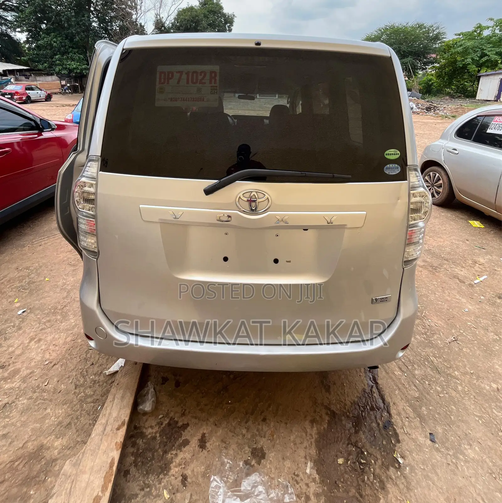 Toyota Voxy 2013 Silver