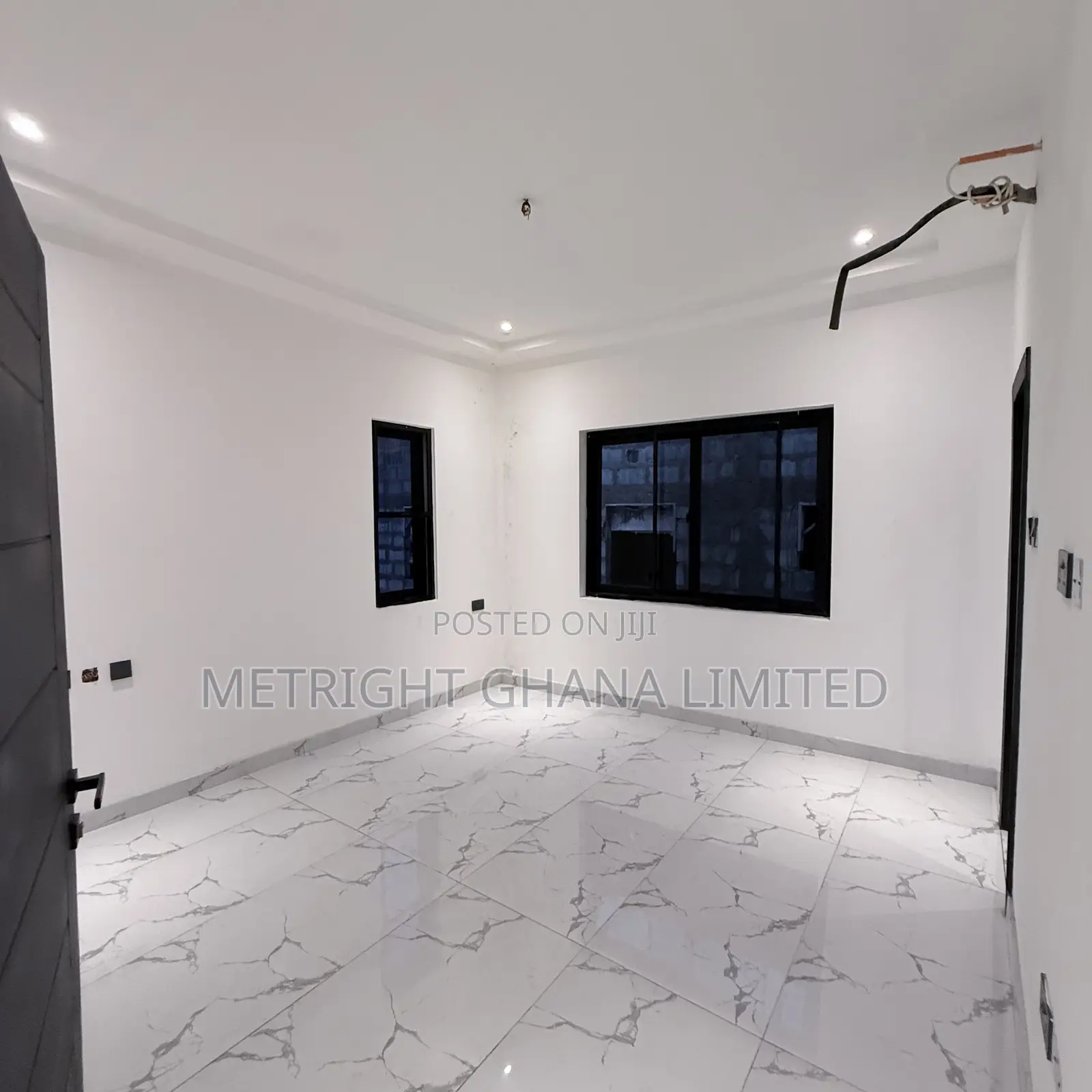 4bdrm Duplex in Metright Properties, Accra Metropolitan for sale