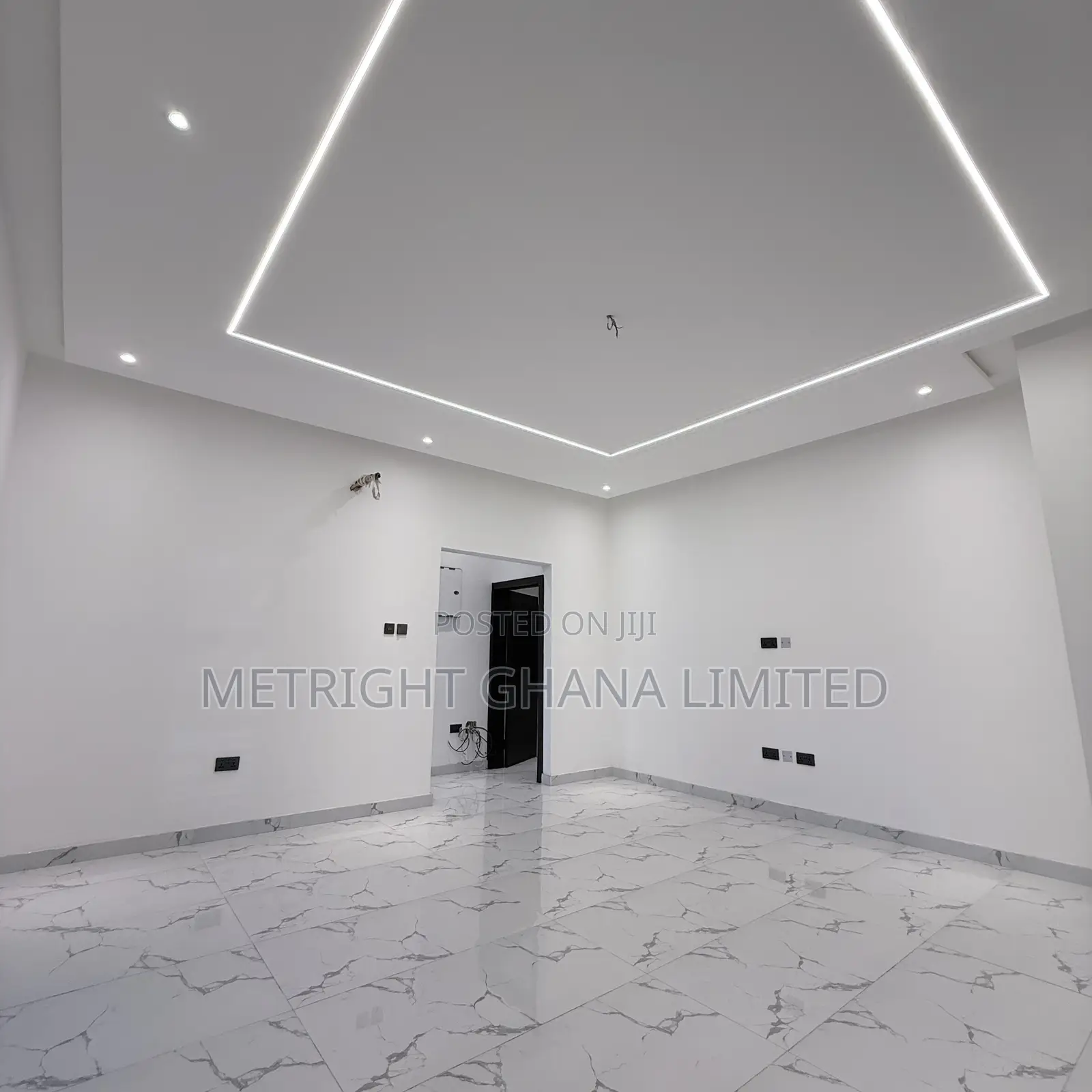 4bdrm Duplex in Metright Properties, Accra Metropolitan for sale