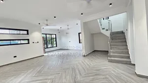 4bdrm Duplex in Lakeside Estate for sale