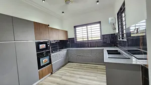 4bdrm Duplex in Lakeside Estate for sale