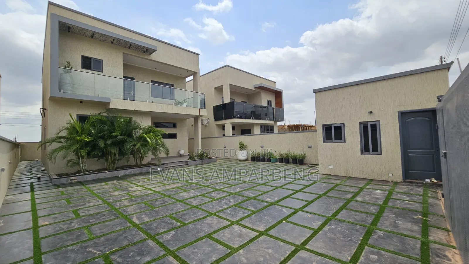 4bdrm Duplex in Lakeside Estate for sale