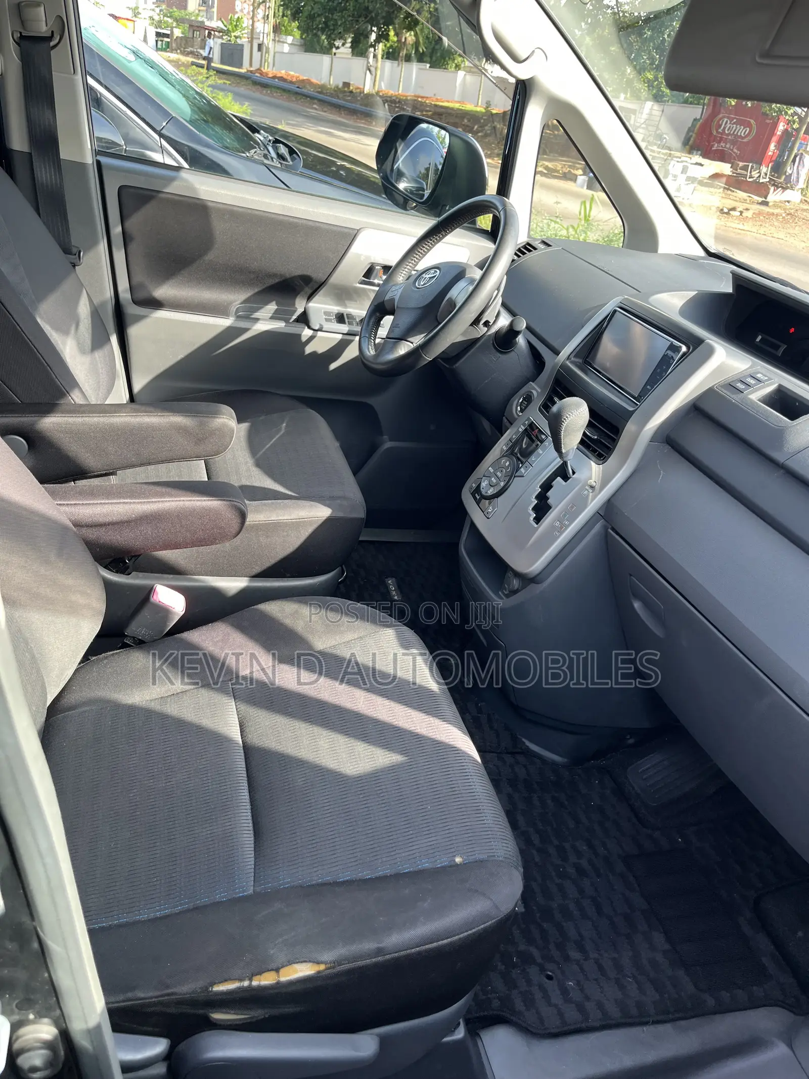 Toyota Voxy 2012 Black
