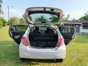 Toyota Vitz 1.3 AWD 5dr 2012 Silver