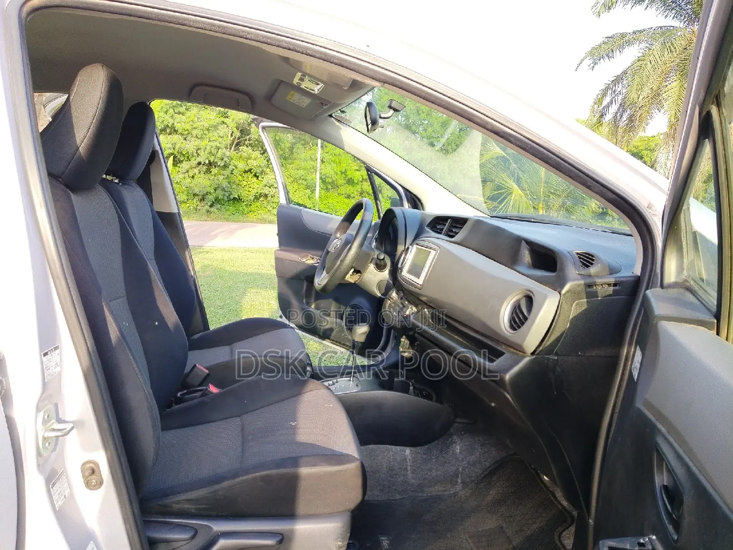 Toyota Vitz 1.3 AWD 5dr 2012 Silver