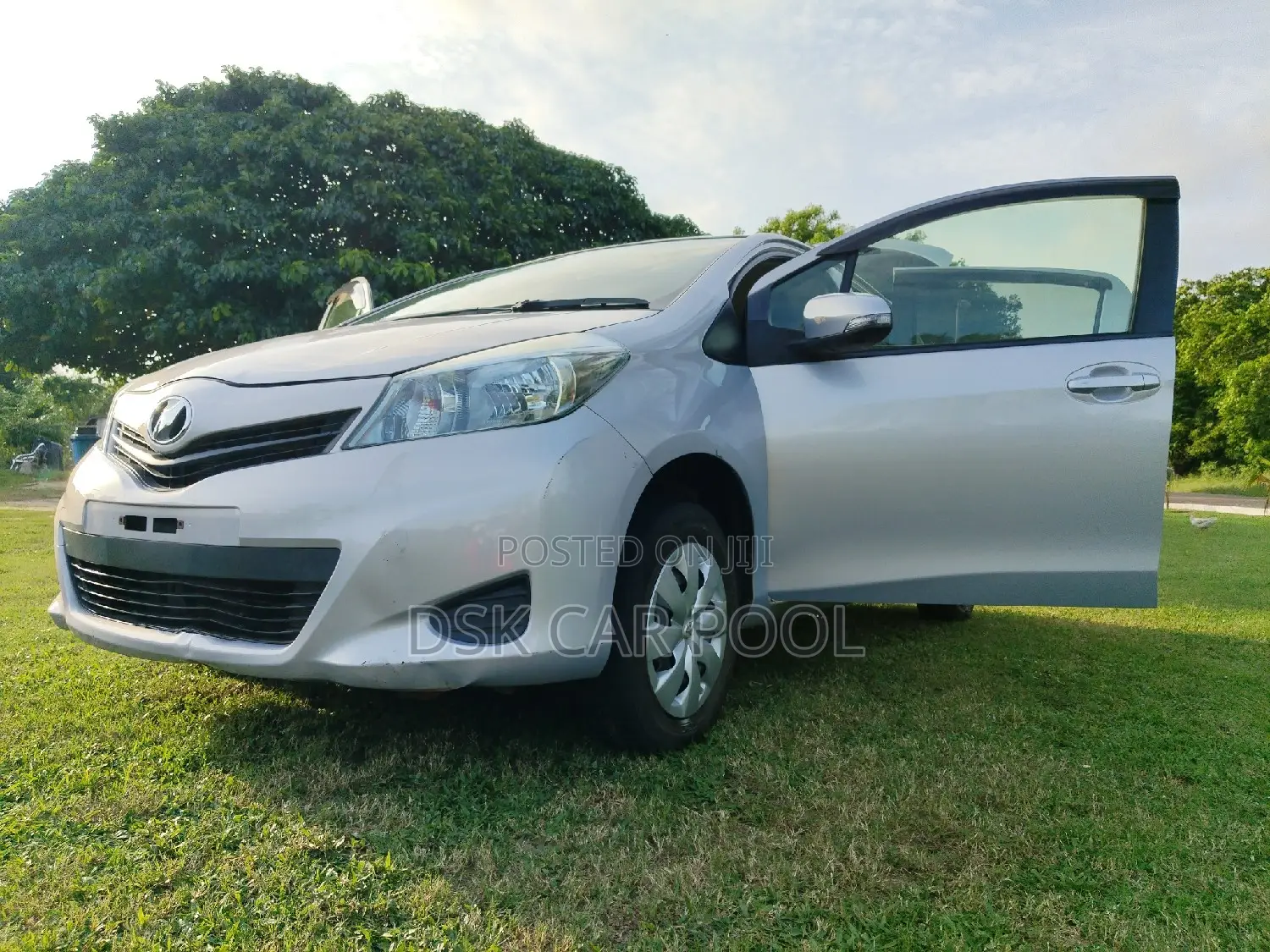 Toyota Vitz 1.3 AWD 5dr 2012 Silver