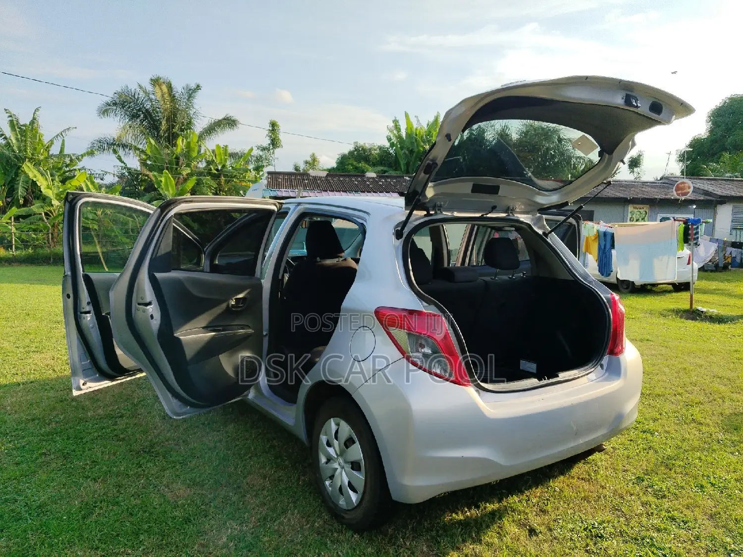 Toyota Vitz 1.3 AWD 5dr 2012 Silver