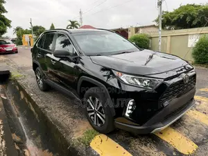 Toyota RAV4 LE 2021 Black
