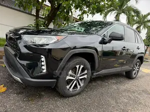 Toyota RAV4 LE 2021 Black
