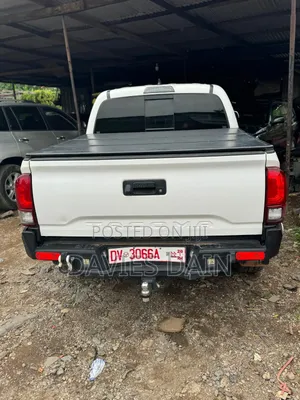 Toyota Tacoma 2018 White