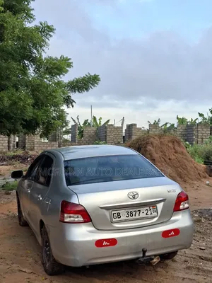 Toyota Yaris 2012 Silver